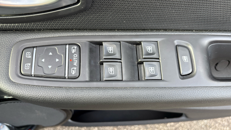 Renault Clio 0.9 TCE 90 Signature Nav 5dr Petrol Hatchback